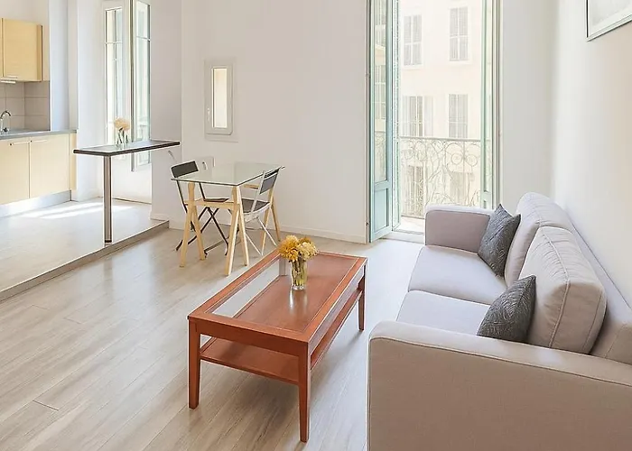 Appartement Large 1 Bedroom Apartment, Balcony, Very *