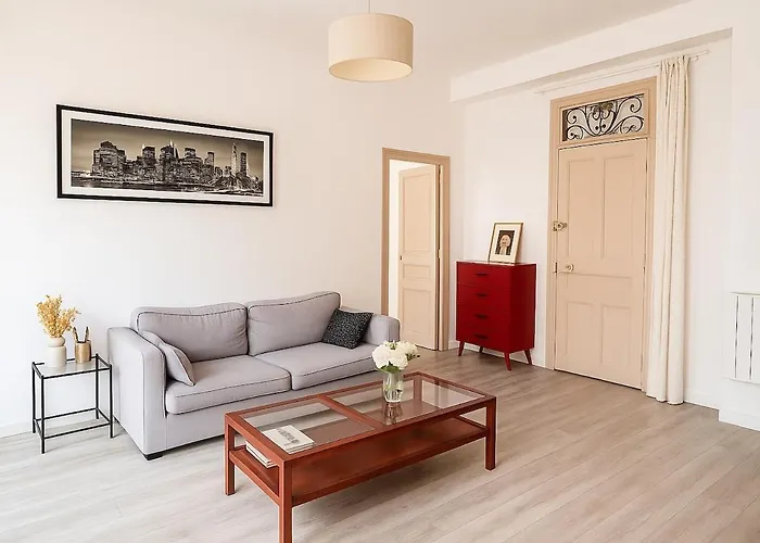 Lejlighed Large 1 Bedroom Apartment, Balcony, Very Nice
